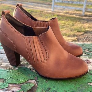 Clarks leather short boots